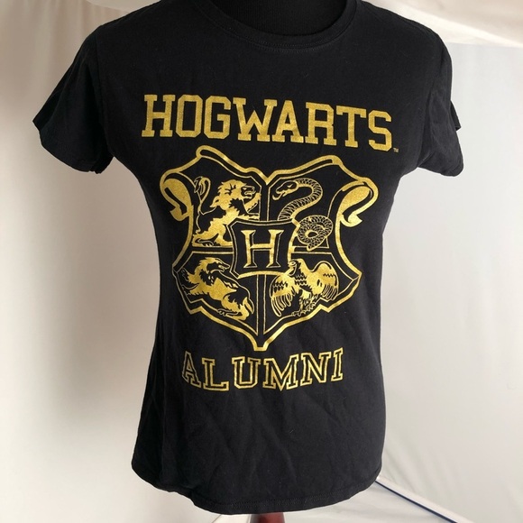 Warner Bros. Tops - Harry Potter Hogwarts Alumni black and gold t-shirt L